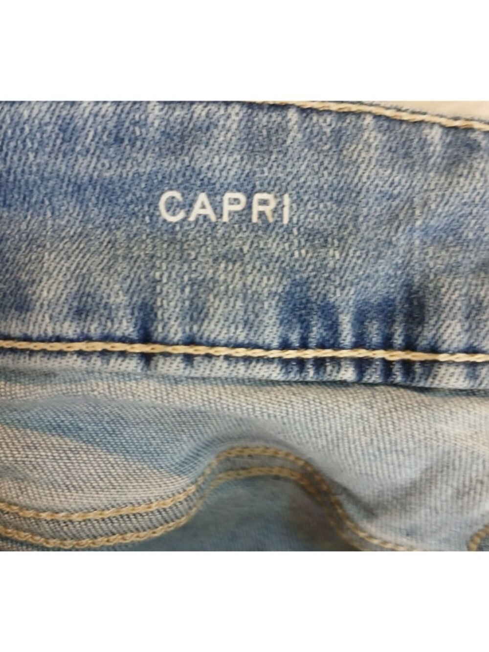 St. Johns Bay Womens 2P Petite Capri Jeans Light Wash Denim 5-Pocket Design #B-3 - Picture 5 of 11